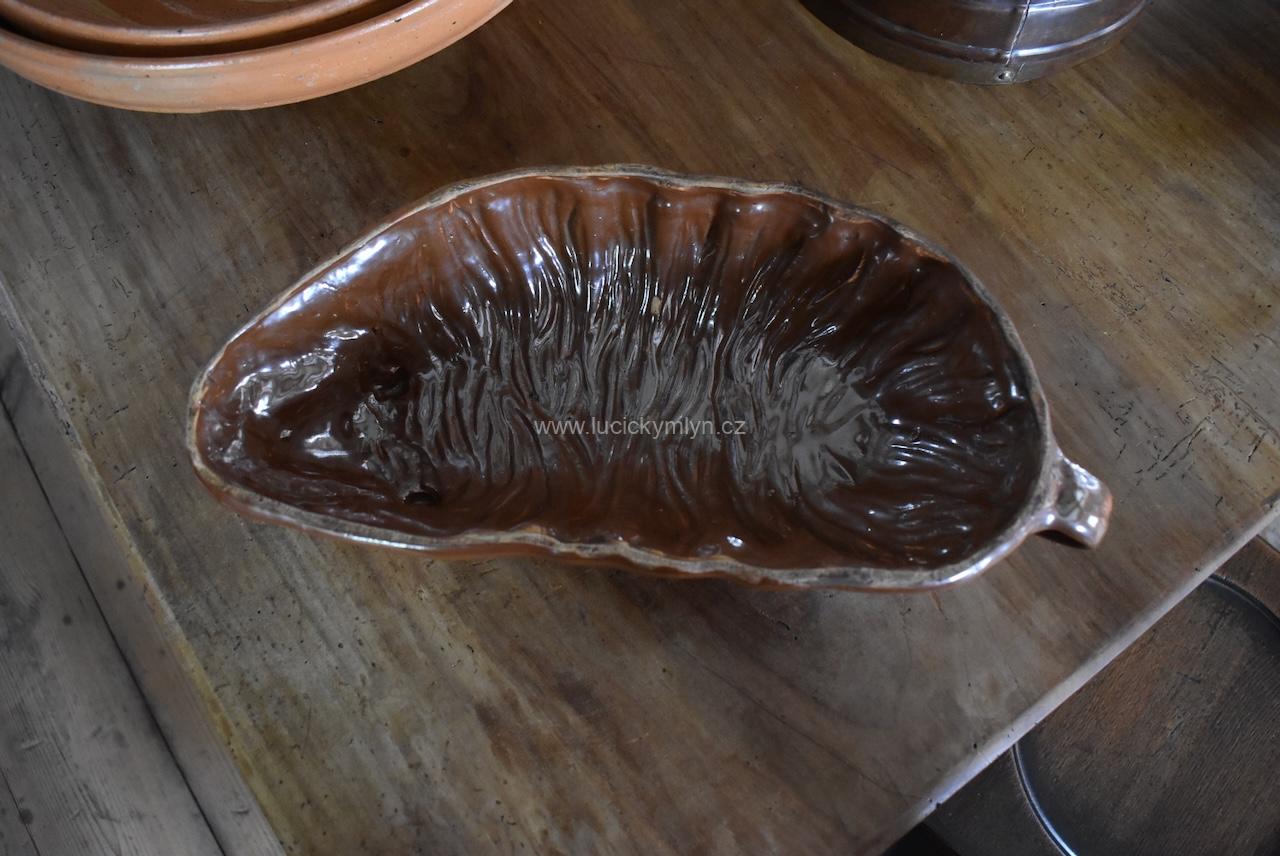 Starožitná pečící forma ve tvaru ležícího beránka Starožitná pečící forma ve tvaru ležícího beránka