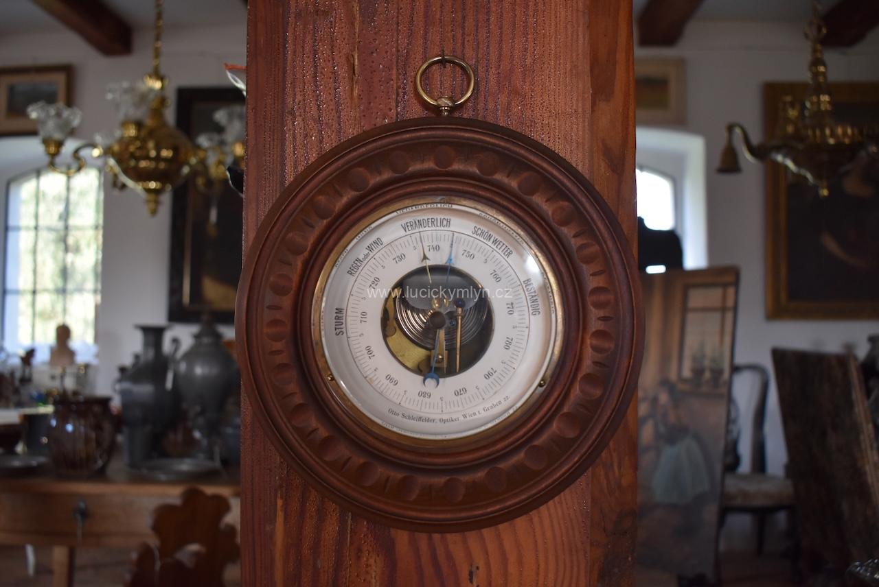 Funkční starožitný závěsný barometr Funkční starožitný závěsný barometr