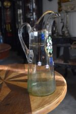 Secesní ručně foukaný a vkusně malovaný džbán