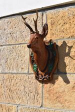 Nástěnná starožitná dekorace z hájovny - srnčí trofej