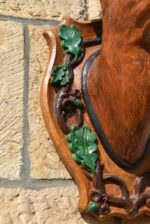 Nástěnná starožitná dekorace z hájovny - srnčí trofej