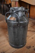 Veliká starožitná mléková konev Chválkovice