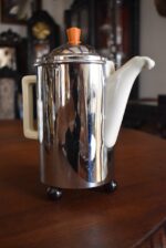 Starožitná porcelánová konvice na čaj