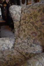 Starožitné křeslo zvané ušák