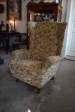 Starožitné křeslo zvané ušák