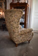 Starožitné křeslo zvané ušák