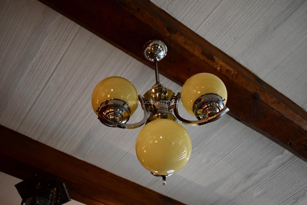 Starožitný tří-ramenný chromovaný funkcionalistický lustr Starožitný tří-ramenný chromovaný funkcionalistický lustr