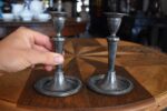 Nevšední starožitné empírové svícny – pár