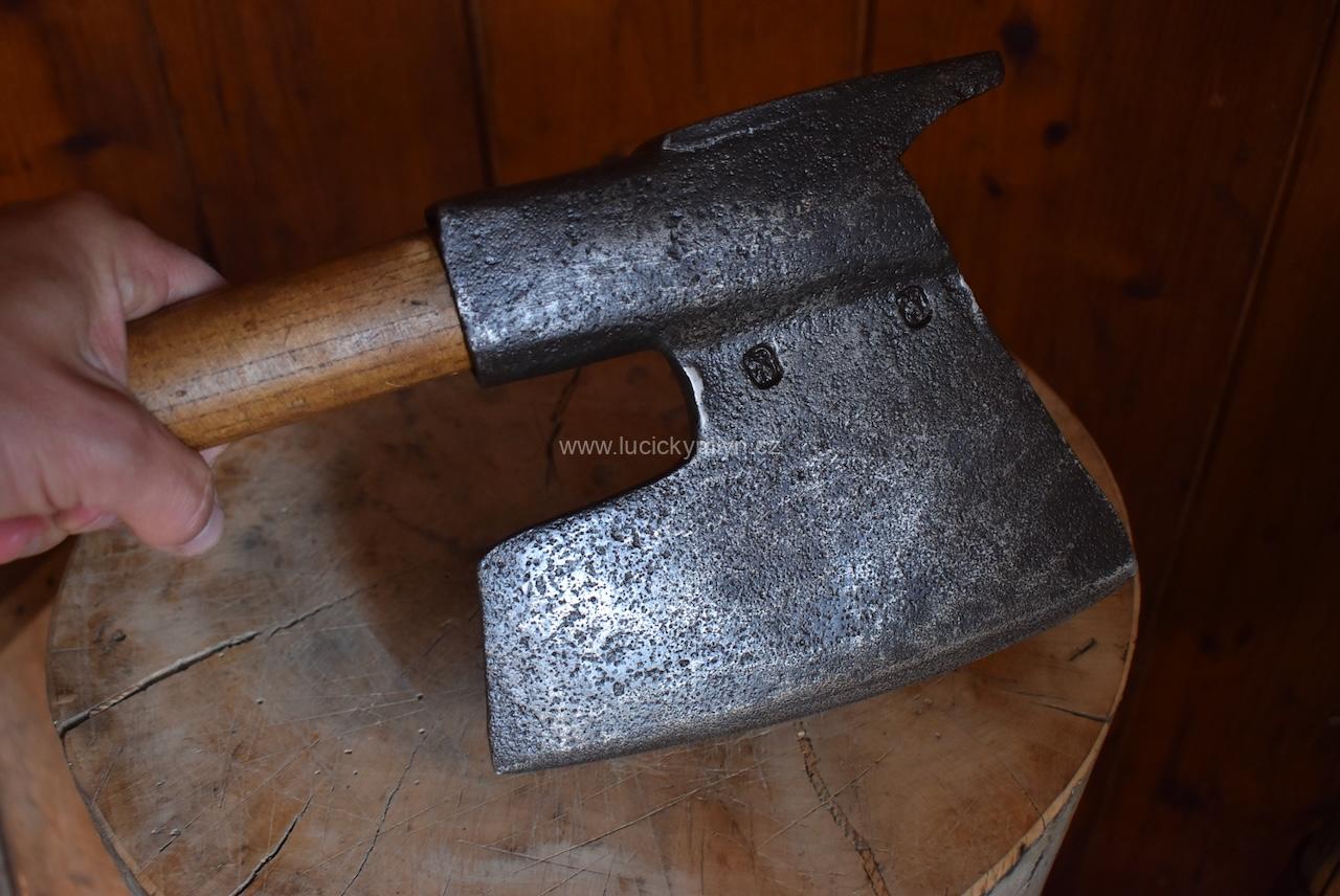 Starožitná řeznická bourací sekera 1900 Starožitná řeznická bourací sekera 1900