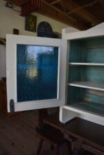 Starožitná kuchyňská police