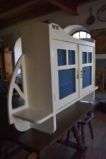 Starožitná kuchyňská police