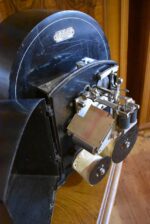 Starožitný technický přístroj z historické železniční lokomotivy