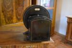 Starožitný technický přístroj z historické železniční lokomotivy