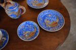 Starožitný porcelánový servis, bohatě ztvárněný v japonském stylu