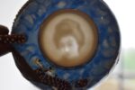 Starožitný porcelánový servis, bohatě ztvárněný v japonském stylu