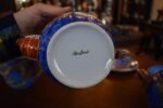 Starožitný porcelánový servis, bohatě ztvárněný v japonském stylu
