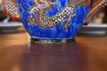 Starožitný porcelánový servis, bohatě ztvárněný v japonském stylu