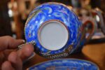 Starožitný porcelánový servis, bohatě ztvárněný v japonském stylu