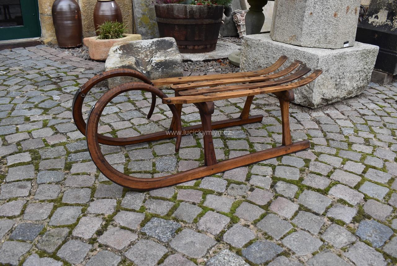 Krásné, středně velké sáňky Krásné, středně velké sáňky