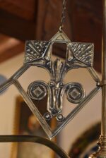 Delší starožitné atypicky navržené secesní dvouramenné světlo