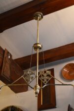 Delší starožitné atypicky navržené secesní dvouramenné světlo