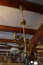 Delší starožitné atypicky navržené secesní dvouramenné světlo