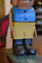 Vtipně navržený mechanický starožitný louskáček