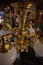 Středně velký luxusní stropní lustr v rondokubistickém stylu