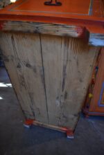 Nevšední starožitná svatební lidová truhla