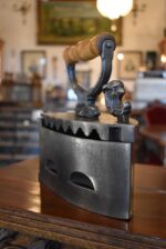 Starožitná žehlička