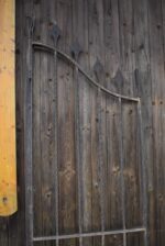 Krásná starožitná umělecky kovaná dvoukřídlá brána