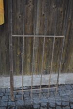 Krásná starožitná umělecky kovaná dvoukřídlá brána