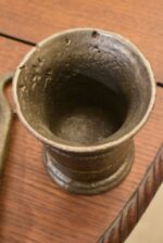 Hodnotný starožitný renesanční litinový hmoždíř s paličkou