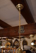 Středně větší starožitný tří-ramenný lustr v historizujícím stylu