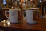 Starožitné porcelánové hrnečky Prodaná nevěsta