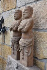 Větší starožitné fasádní pilastrové ozdoby - sošky Atlantů