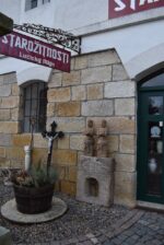 Větší starožitné fasádní pilastrové ozdoby - sošky Atlantů