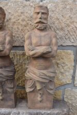 Větší starožitné fasádní pilastrové ozdoby - sošky Atlantů