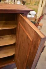 Větší secesní stojací či závěsná ořechová skříňka či lékárnička