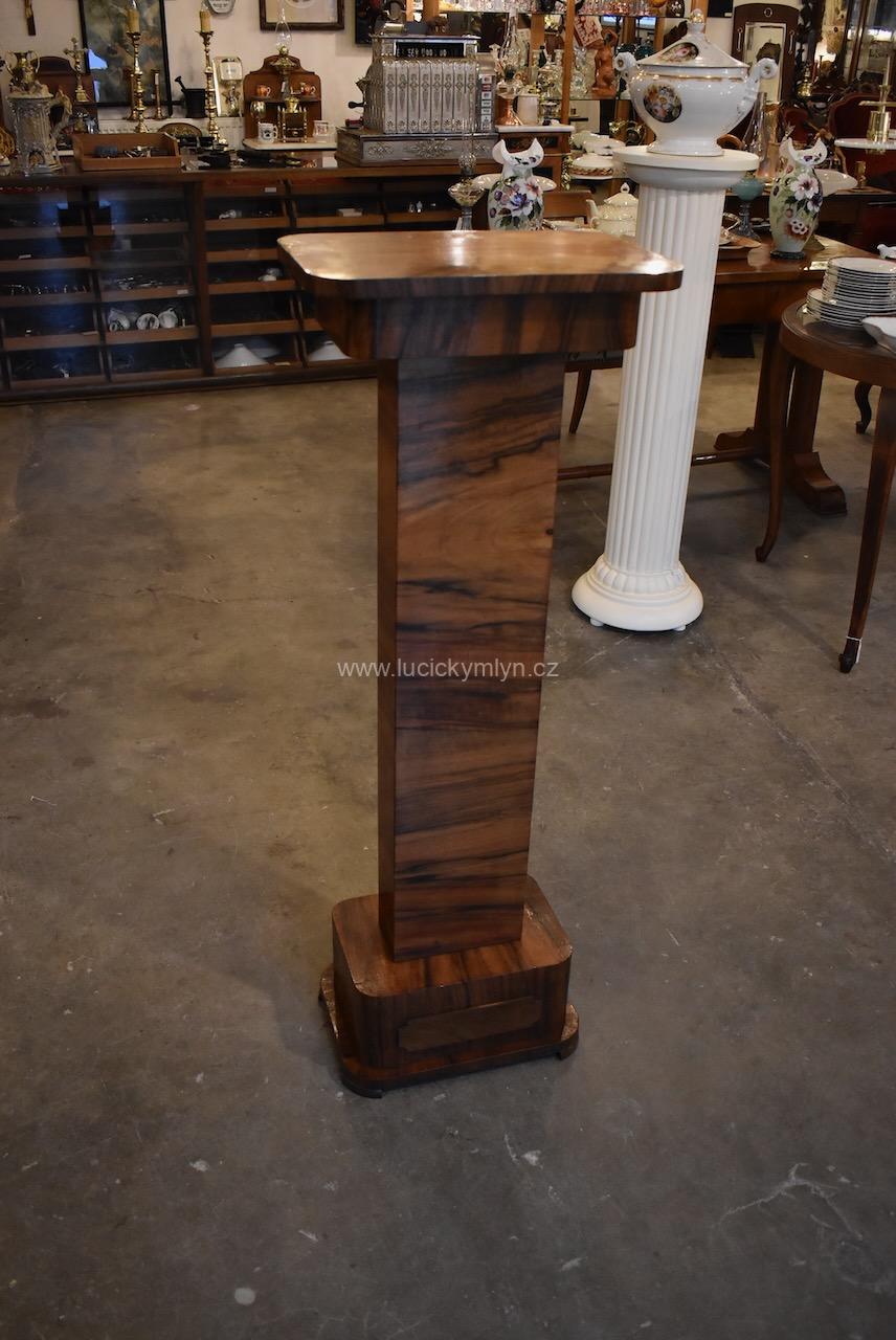Vysoký starožitný stojan či sloup ART-DECO Vysoký starožitný stojan či sloup ART-DECO