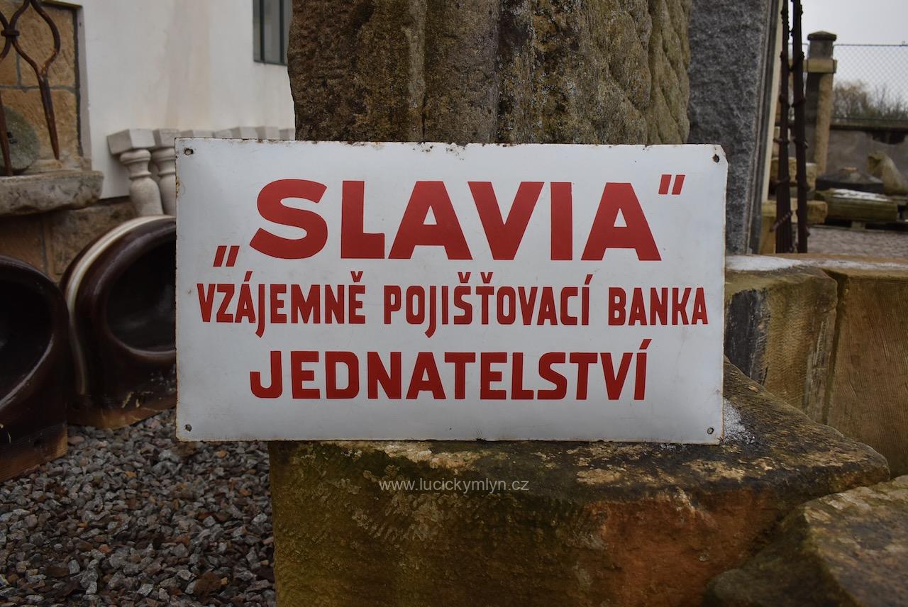 Starožitná smaltovaná cedule „SLAVIA” VZÁJEMNĚ POJIŠŤOVACÍ BANKA Starožitná smaltovaná cedule „SLAVIA” VZÁJEMNĚ POJIŠŤOVACÍ BANKA