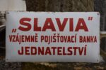 Starožitná smaltovaná cedule „SLAVIA”  VZÁJEMNĚ POJIŠŤOVACÍ BANKA