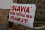 Starožitná smaltovaná cedule „SLAVIA”  VZÁJEMNĚ POJIŠŤOVACÍ BANKA