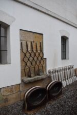 Starožitná barokní okenní mříž ze 17. nebo 18. stol.