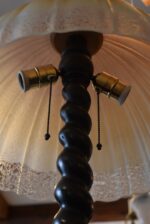 Měšťanská starožitná stojací lampa