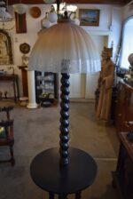 Měšťanská starožitná stojací lampa
