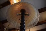 Měšťanská starožitná stojací lampa
