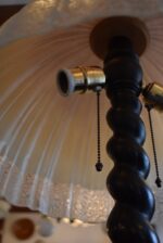Měšťanská starožitná stojací lampa