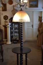 Měšťanská starožitná stojací lampa