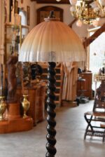 Měšťanská starožitná stojací lampa
